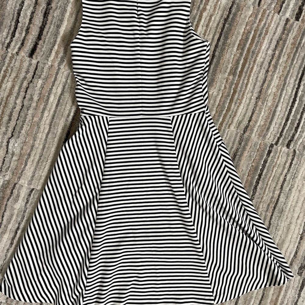 Cute Striped sleeveless dress size 4 - Picture 7 of 8